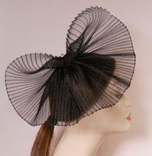 Load image into Gallery viewer, Pleated Horsehair Fascinator