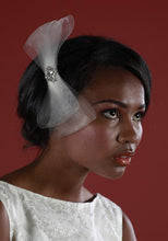 Load image into Gallery viewer, Horse Hair/ Crin Fascinator with Vintage Inspired Brooch