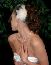 Load image into Gallery viewer, Pearl Bandeau Birdcage Veils with Feather with Flat Back Pearl Accent