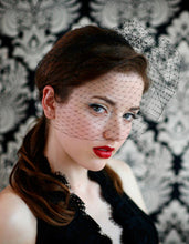 Load image into Gallery viewer, Basic birdcage veil in black