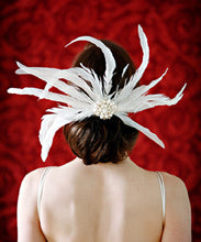Load image into Gallery viewer, Feather and Brooch Fascinator
