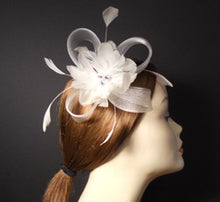 Load image into Gallery viewer, Horsehair and Feather Fascinator with Vintage Inspired Brooch
