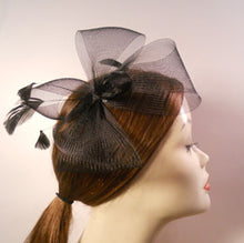 Load image into Gallery viewer, Horsehair/ Crinoline Fascinator with Coque Feathers