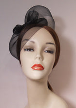 Load image into Gallery viewer, Horse Hair Fascinator with Vintage Inspired Brooch